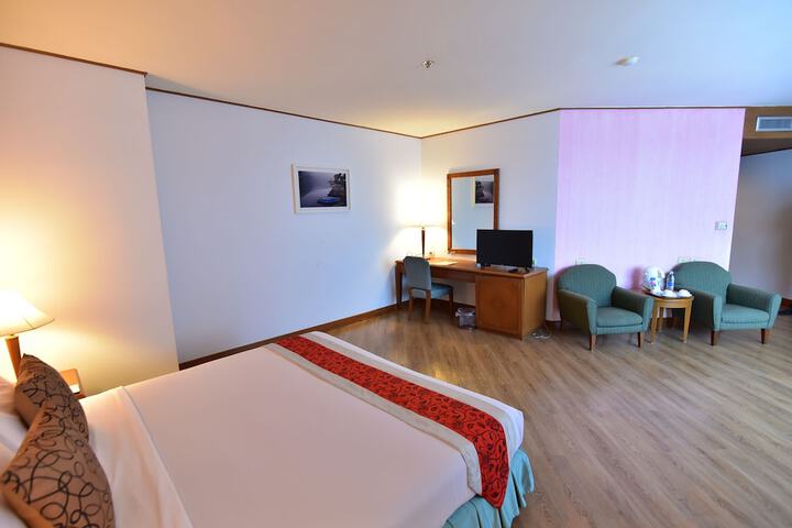Room 16 of 86