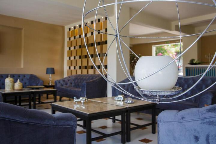 Shared lounge/TV area