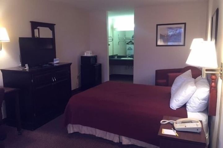 1 King Bed (7 of 12)