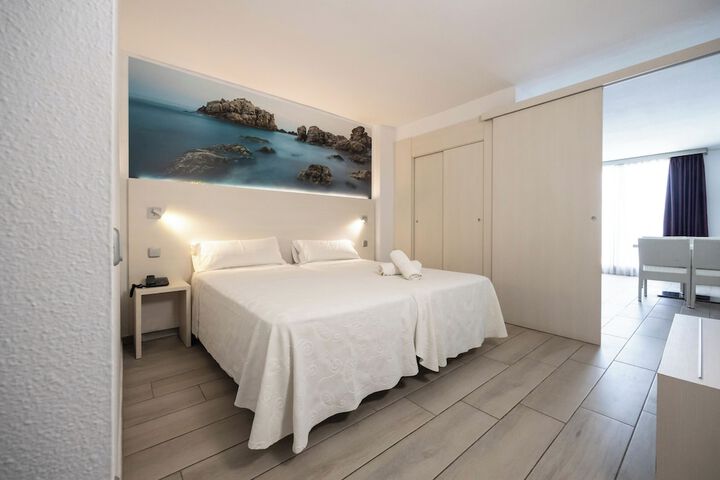 Room 6 of 35