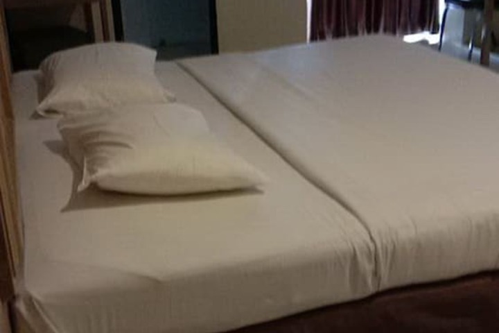 Room 14 of 32
