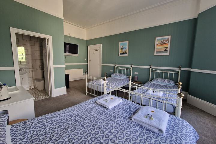 Room 28 of 86