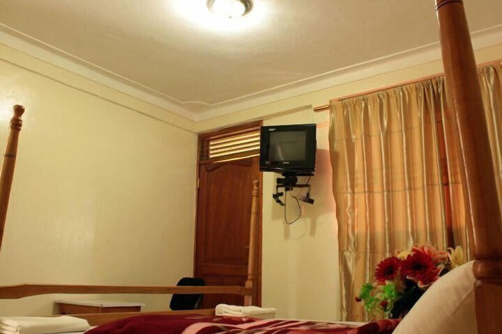 Room 15 of 19