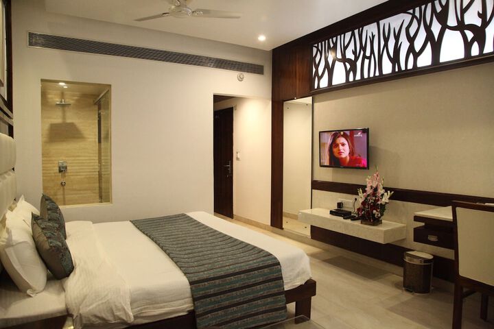 Room 5 of 51