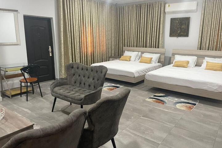 Room 13 of 28