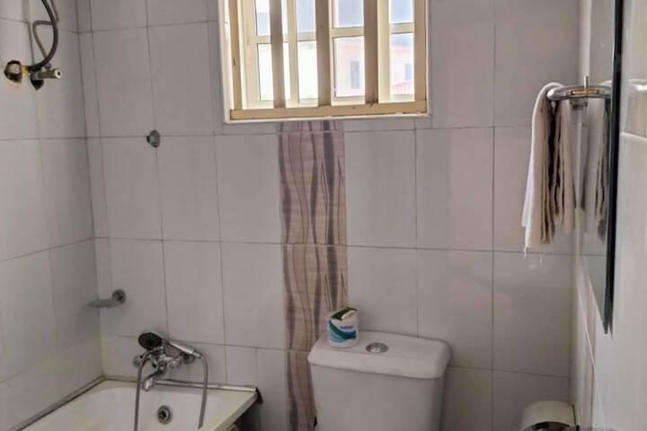 Room 34 of 48
