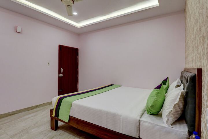 Room 12 of 26