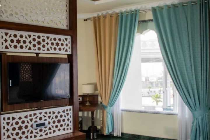 Room 4 of 6