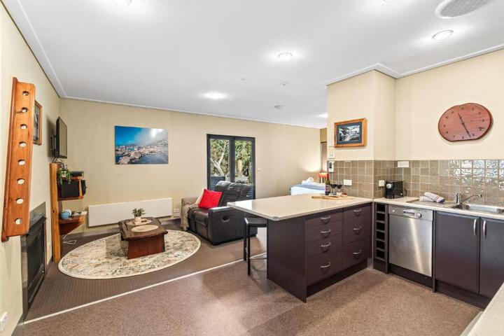 Kickenback Studio - Gym l Indoor Pool l Tennis l Air-Con l WiFi l BBQ