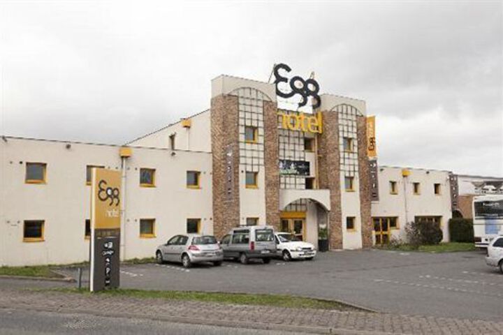 EGG HOTEL GOUSSAINVILLE