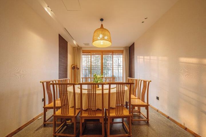 Dining 193 of 259