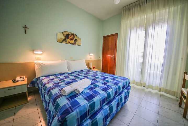 Room 5 of 16