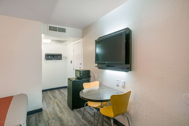2 Double Beds (4 of 9)