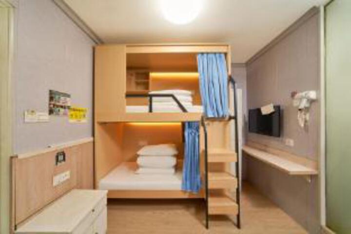 Room 10 of 11