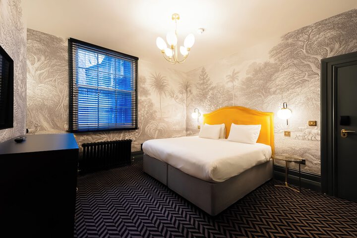 Room 19 of 37