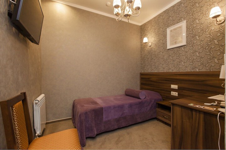 Room 5 of 38