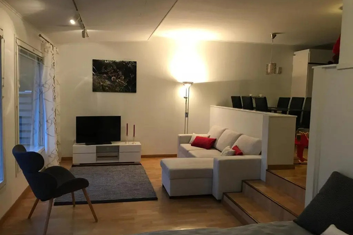 Room 2 of 10