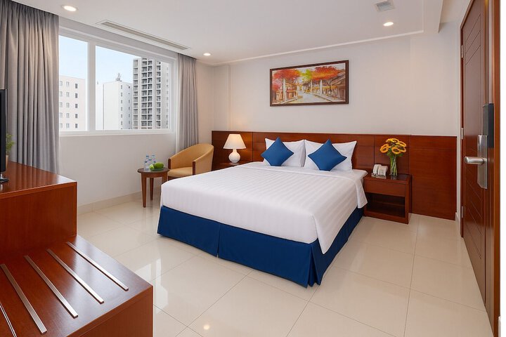 Room 6 of 42
