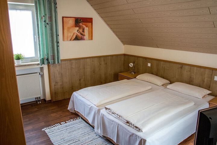Room 4 of 30