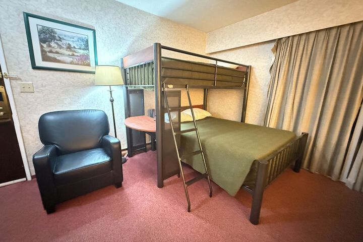 Room 16 of 28