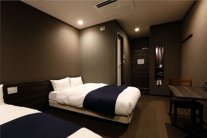 Room 9 of 122