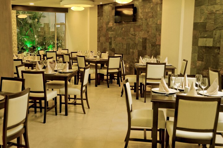 Dining 52 of 62