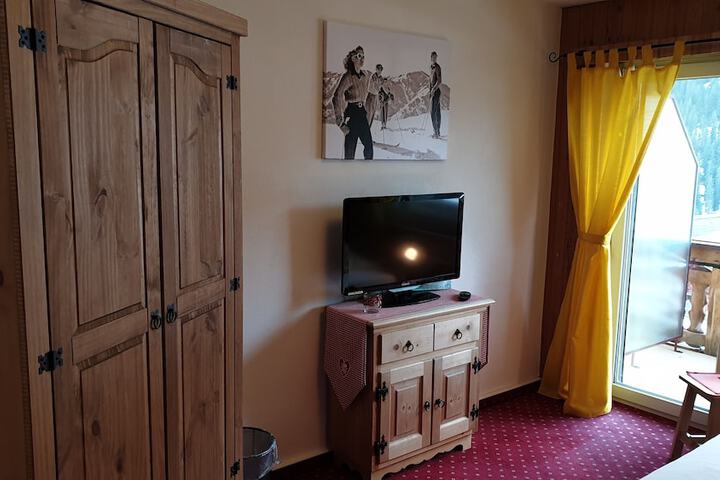 Room 27 of 93