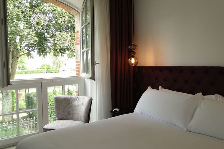 Room 14 of 144