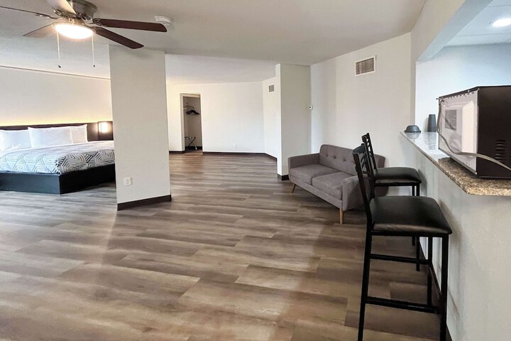 Room 14 of 21