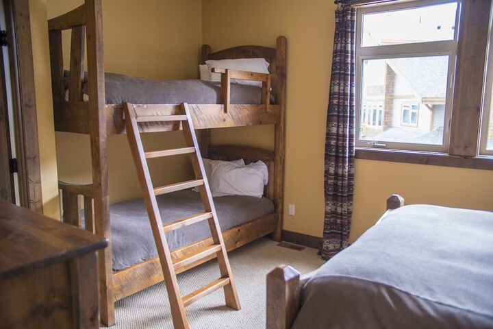 Room 6 of 44
