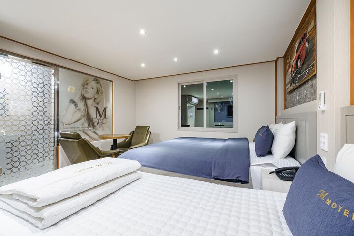 Room 9 of 14