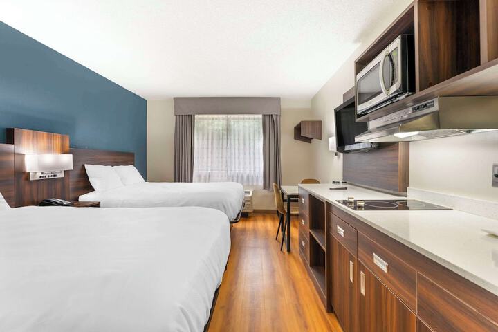 Room 11 of 28