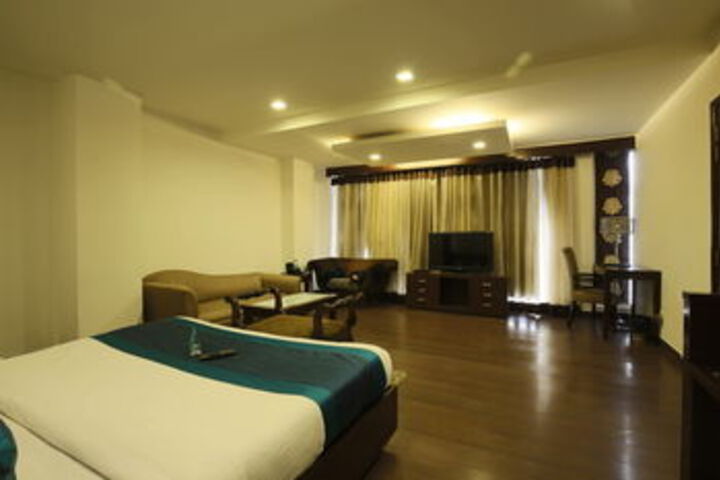 Room 11 of 21