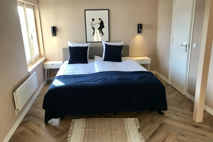 Room 3 of 20