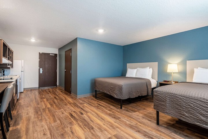 1 Queen Bed (11 of 15)