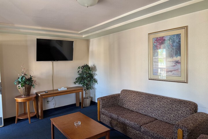 Room 11 of 23