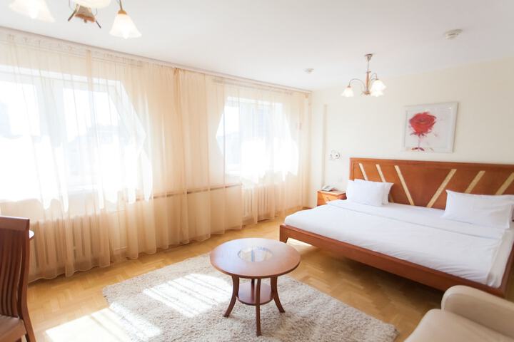 Room 13 of 79