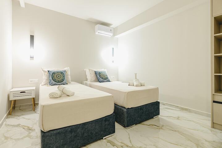 Room 9 of 48
