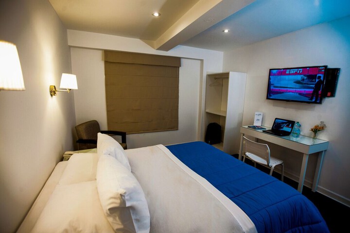 Room 6 of 19