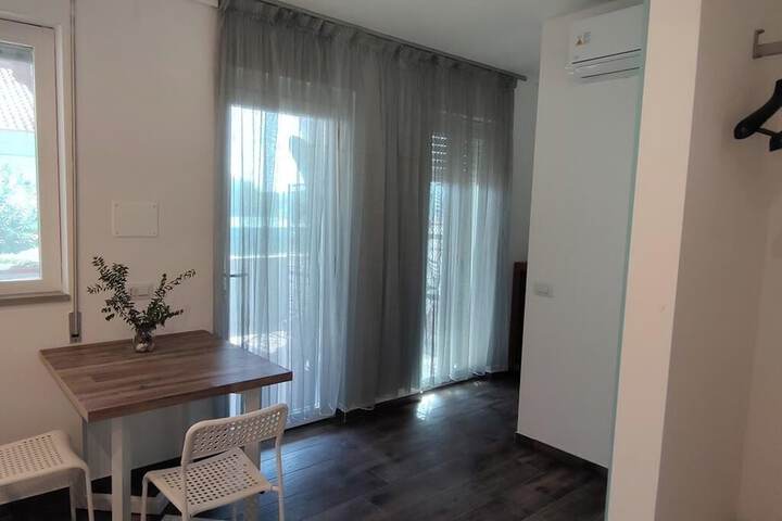 Room 13 of 127