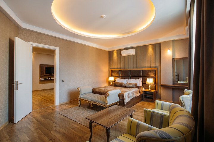 Room 16 of 64