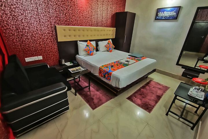 Room 9 of 37