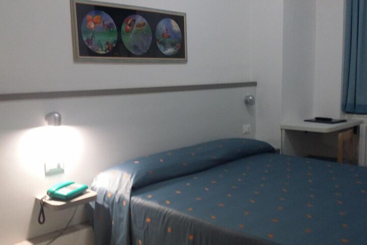 Room 6 of 40