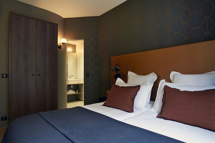 Room 16 of 46