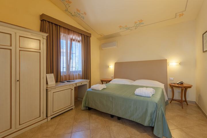 Room 9 of 41