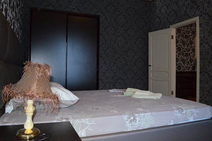 Room 10 of 93