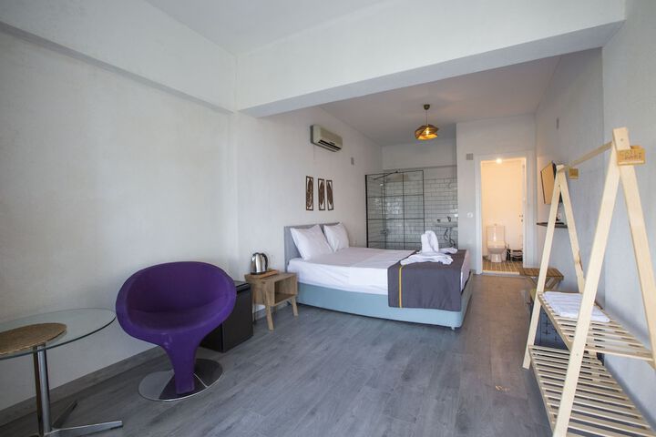 Room 32 of 70