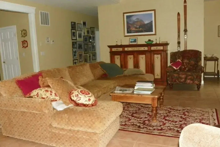 Room 4 of 15