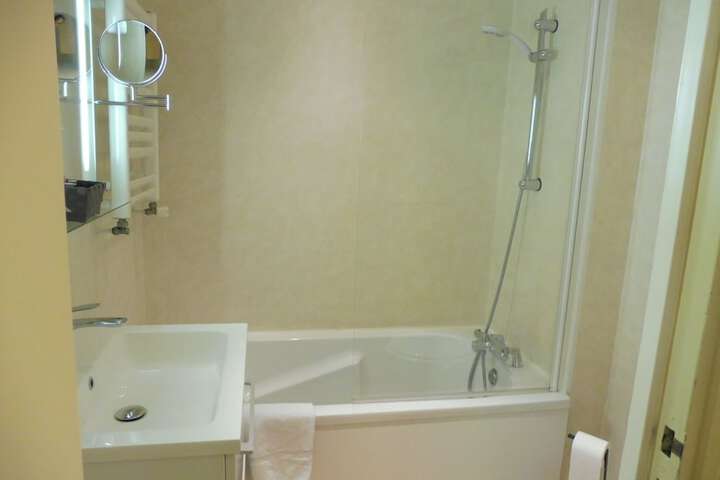 Room 69 of 118