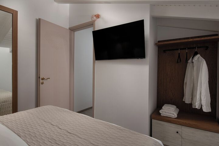 Room 8 of 43